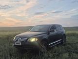 Volkswagen Touareg 2006 года за 6 500 000 тг. в Актобе