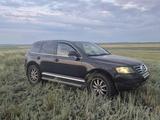 Volkswagen Touareg 2006 года за 6 500 000 тг. в Актобе – фото 2