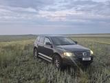 Volkswagen Touareg 2006 года за 6 500 000 тг. в Актобе – фото 4