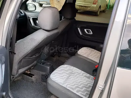 Skoda Roomster 2008 года за 3 000 000 тг. в Актобе – фото 18