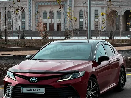 Toyota Camry 2021 года за 15 800 000 тг. в Семей – фото 2