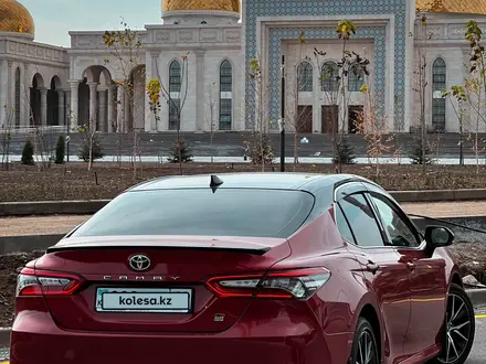 Toyota Camry 2021 года за 15 800 000 тг. в Семей