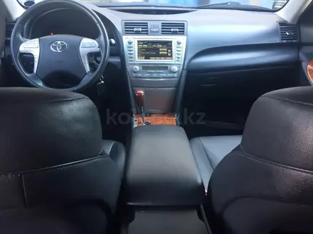 Без водителя Toyota Camry 2011 г. В. в Актау – фото 4
