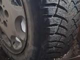 Шины Michelin Ice North4 R15 60 195 с дисками за 150 000 тг. в Актобе – фото 2