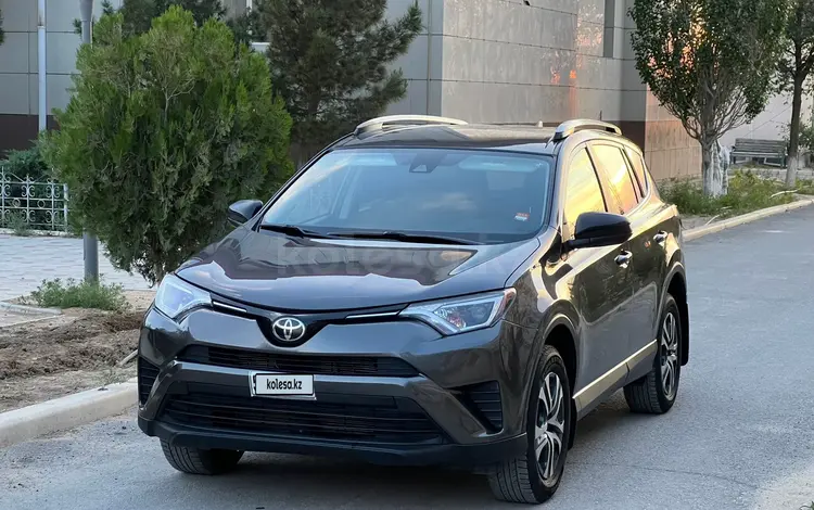 Toyota RAV4 2017 года за 8 400 000 тг. в Жанаозен