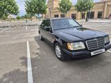 Mercedes-Benz E 320 1994 года за 2 650 000 тг. в Туркестан – фото 2