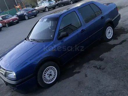 Volkswagen Vento 1995 года за 1 550 000 тг. в Караганда – фото 3