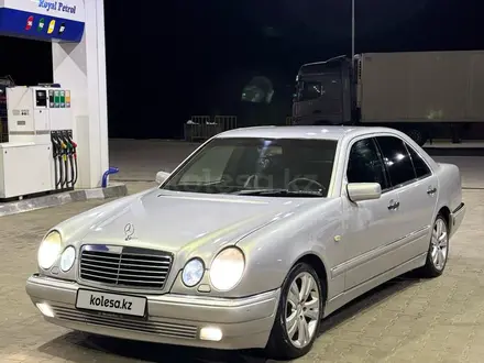 Mercedes-Benz E 320 1996 года за 2 700 000 тг. в Алматы – фото 2