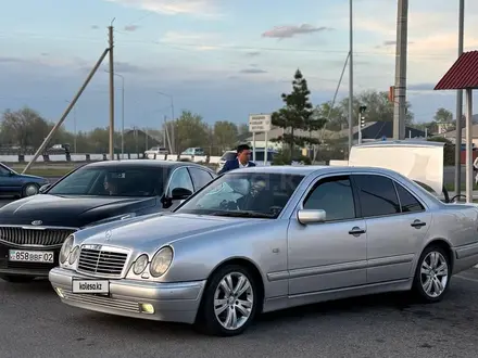 Mercedes-Benz E 320 1996 года за 2 700 000 тг. в Алматы – фото 3