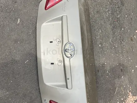 Крышка багажника задние фонари на Камри 40 оригинал за 45 000 тг. в Караганда