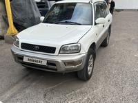 Toyota RAV4 1998 годаүшін2 650 000 тг. в Алматы