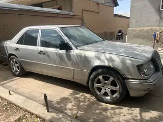 Mercedes-Benz E 230