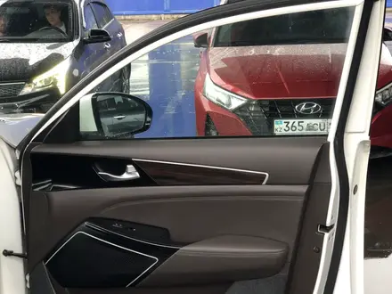 Kia K7 2018 года за 11 000 000 тг. в Алматы – фото 14