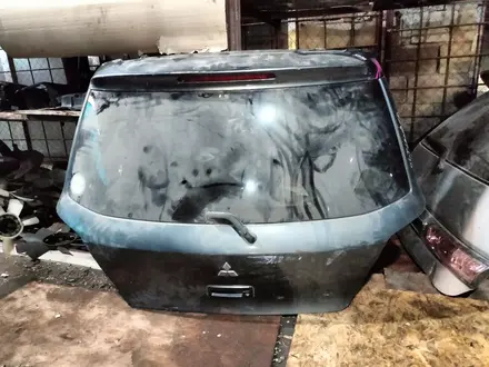 Крышка багажника на mitsubishi airtrek. Митсубиси Айртрекүшін60 000 тг. в Алматы – фото 2