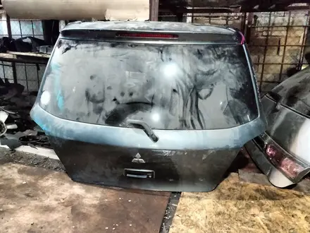Крышка багажника на mitsubishi airtrek. Митсубиси Айртрекүшін60 000 тг. в Алматы – фото 3