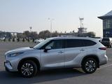 Toyota Highlander 2023 года за 26 000 000 тг. в Шымкент – фото 4