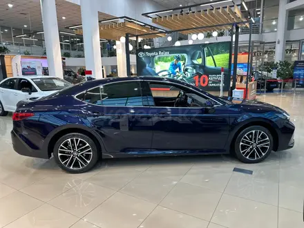 Toyota Camry Luxe 2026 года за 23 190 000 тг. в Алматы – фото 5