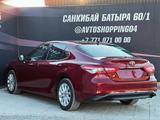 Toyota Camry 2019 года за 13 900 000 тг. в Актобе – фото 3