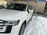 Toyota Land Cruiser 2022 года за 55 000 000 тг. в Алматы – фото 4