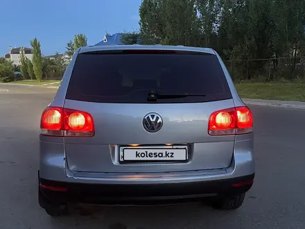 Volkswagen Touareg 2005 года за 5 200 000 тг. в Астана – фото 9