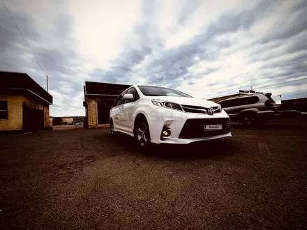 Toyota Sienna 2020 года за 13 800 000 тг. в Алматы