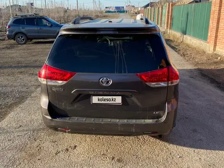 Toyota Sienna 2010 года за 6 000 000 тг. в Атырау – фото 4