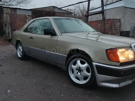 Mercedes-Benz E 200 1990 года за 600 000 тг. в Караганда – фото 2