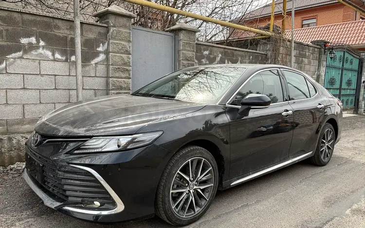 Toyota Camry 2023 года за 14 800 000 тг. в Алматы