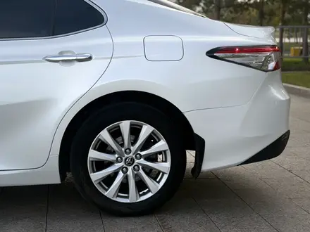 Toyota Camry 2019 года за 12 050 000 тг. в Астана – фото 10