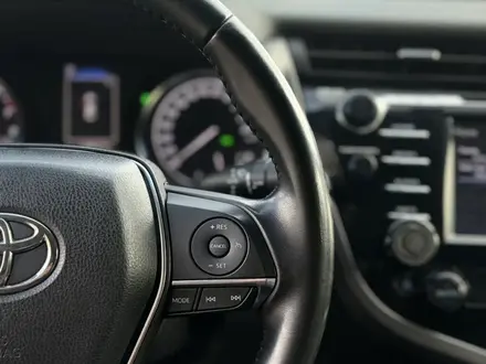 Toyota Camry 2019 года за 12 050 000 тг. в Астана – фото 13