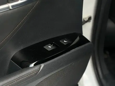 Toyota Camry 2019 года за 12 050 000 тг. в Астана – фото 16