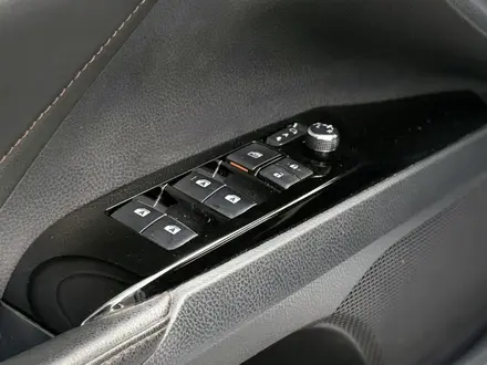 Toyota Camry 2019 года за 12 050 000 тг. в Астана – фото 17