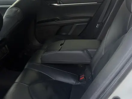 Toyota Camry 2019 года за 12 050 000 тг. в Астана – фото 18