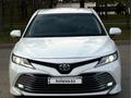 Toyota Camry 2019 года за 12 050 000 тг. в Астана – фото 2
