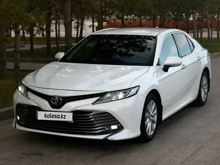 Toyota Camry 2019 года за 12 050 000 тг. в Астана