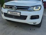 Volkswagen Touareg 2012 года за 14 500 000 тг. в Алматы – фото 2