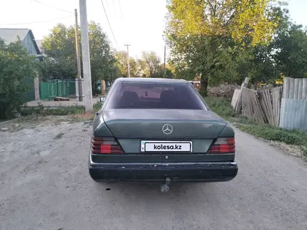 Mercedes-Benz E 220 1992 года за 1 000 000 тг. в Талдыкорган – фото 2