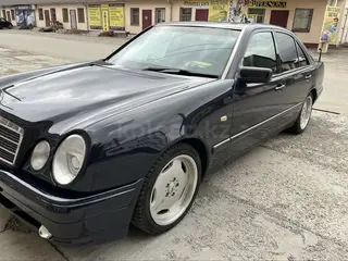 Mercedes-Benz E 230