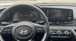 Hyundai Elantra 2023 годаfor9 900 000 тг. в Атырау – фото 3