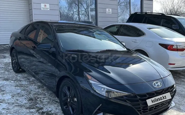 Hyundai Elantra 2021 года за 9 500 000 тг. в Атырау