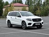 Mercedes-Benz GLS 500 2016 года за 24 000 000 тг. в Астана