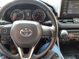 Toyota RAV4 2021 года за 15 200 000 тг. в Атырау – фото 3