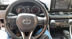 Toyota RAV4 2021 года за 15 200 000 тг. в Атырау – фото 3