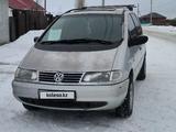 Volkswagen Sharan 1996 года за 1 650 000 тг. в Актобе