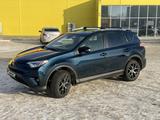 Toyota RAV4 2016 года за 8 400 000 тг. в Уральск – фото 2