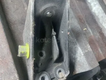 Крепление кронштейн акпп за 10 000 тг. в Караганда