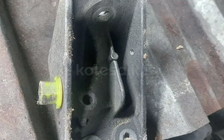 Крепление кронштейн акпп за 10 000 тг. в Караганда
