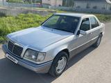 Mercedes-Benz E 220 1994 года за 1 700 000 тг. в Алматы
