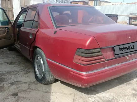 Mercedes-Benz E 200 1991 года за 900 000 тг. в Кызылорда – фото 2