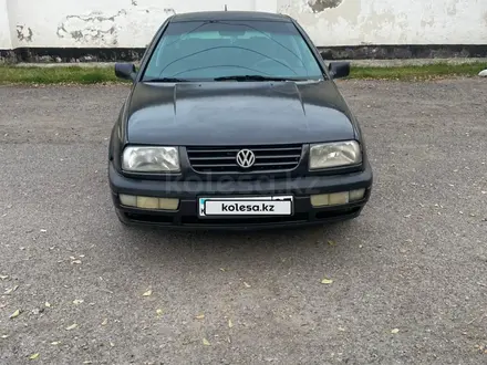 Volkswagen Vento 1995 года за 850 000 тг. в Алматы